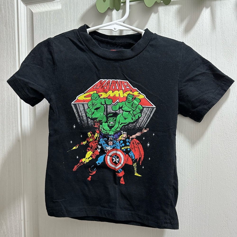 Toddler t-shirt, Size 2T, Multicolored.
